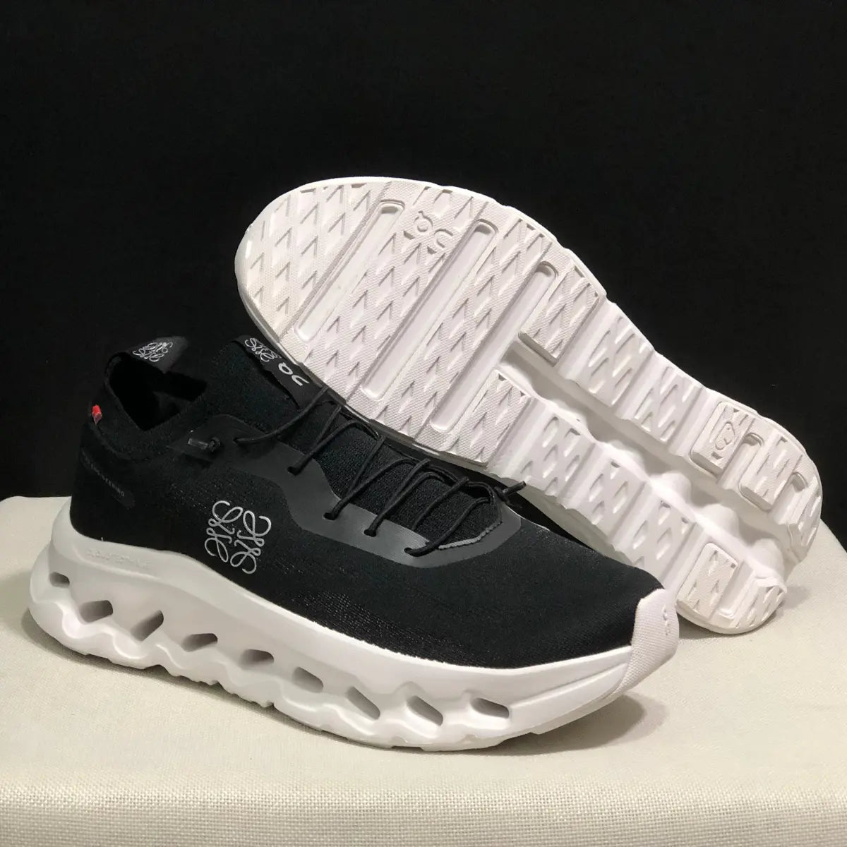 On Cloud × Loewe — Cloudtilt Noir et Blanc 2.0 Ma boutique